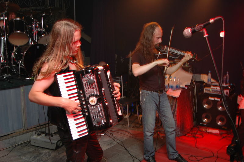Фотографии -> Концерты -> Korpiklaani в клубе Арктика (15 сентября 2005) ->  Korpiklaani -> Korpiklaani - 029