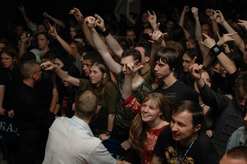 Фотографии -> Концерты -> Korpiklaani в клубе Арктика (15 сентября 2005) ->  Люди на концерте -> Люди на концерте - 007