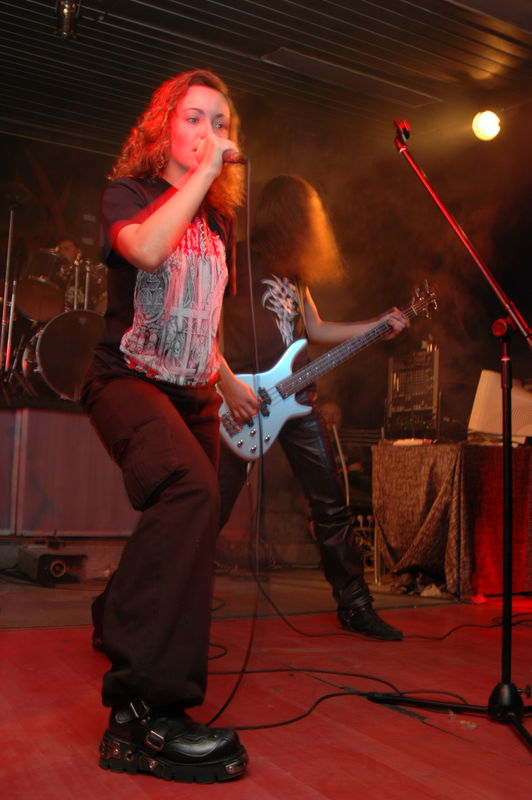 Фотографии -> Концерты -> Фестиваль тяжёлых групп с женским вокалом в клубе Арктика (22 октября 2005) ->  Death Rattle -> Death Rattle - 013
