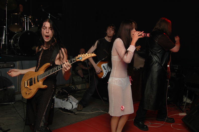 Фотографии -> Концерты -> Фестиваль тяжёлых групп с женским вокалом в клубе Арктика (22 октября 2005) ->  Atomica -> Atomica - 023