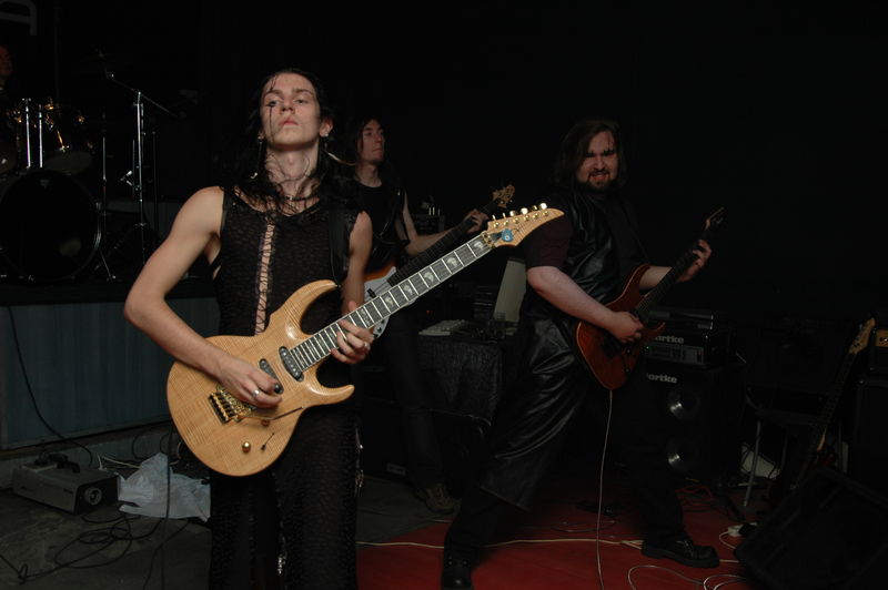 Фотографии -> Концерты -> Фестиваль тяжёлых групп с женским вокалом в клубе Арктика (22 октября 2005) ->  Atomica -> Atomica - 038
