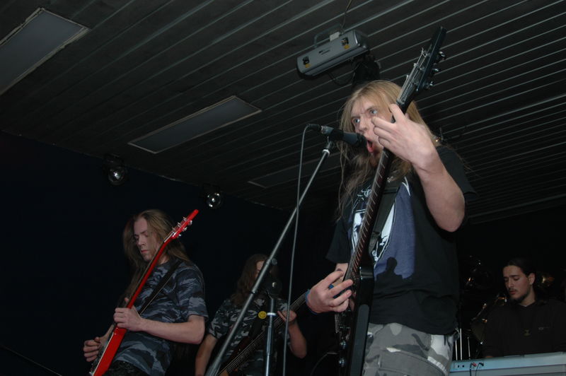 Фотографии -> Концерты -> Хэллоуин в клубе Арктика (30 октября 2005) ->  Esgharioth -> Esgharioth - 008