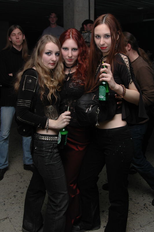 Фотографии -> Концерты -> Atomic blast в клубе  Арктика (4 ноября 2005) ->  Люди на концерте -> Люди на концерте - 019