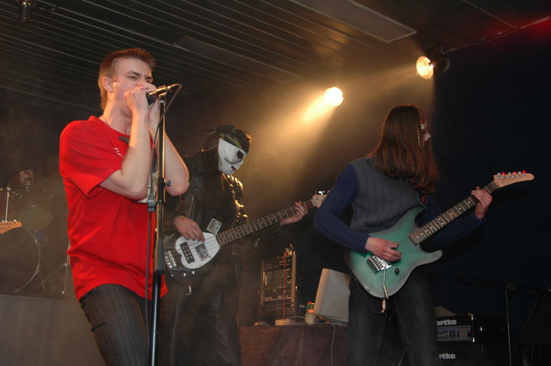 Фотографии -> Концерты -> Концерт в клубе Арктика (11 ноября 2005) ->  TarakaN -> TarakaN - 012