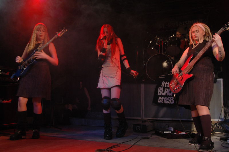 Фотографии -> Концерты -> PetroGrind Fest в клубе Арктика (19 ноября 2005) ->  Little Black Dress -> Little Black Dress - 015