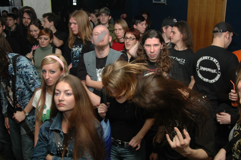 Фотографии -> Концерты -> PetroGrind Fest в клубе Арктика (19 ноября 2005) ->  Люди на концерте -> Люди на концерте - 013