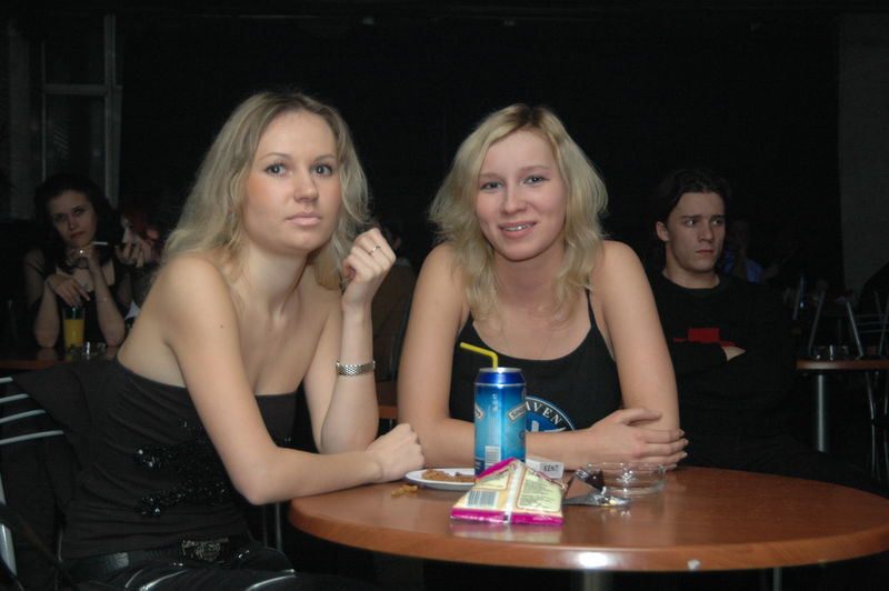 Фотографии -> Концерты -> Новый год в клубе Арктика (30 декабря 2005) ->  Люди на концерте -> Люди на концерте - 004