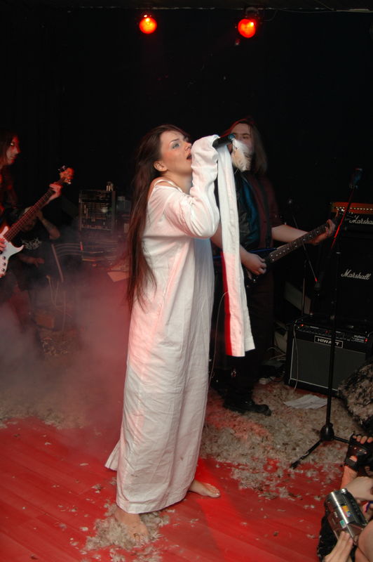 Фотографии -> Концерты -> Сольный концерт Atomica в клубе Арктика (15 января 2005) ->  Atomica -> Atomica - 099
