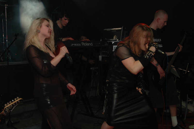 Фотографии -> Концерты -> Танцы Теней IV в клубе Арктика (8 апреля 2006) ->  Xe-None -> Xe-None - 009
