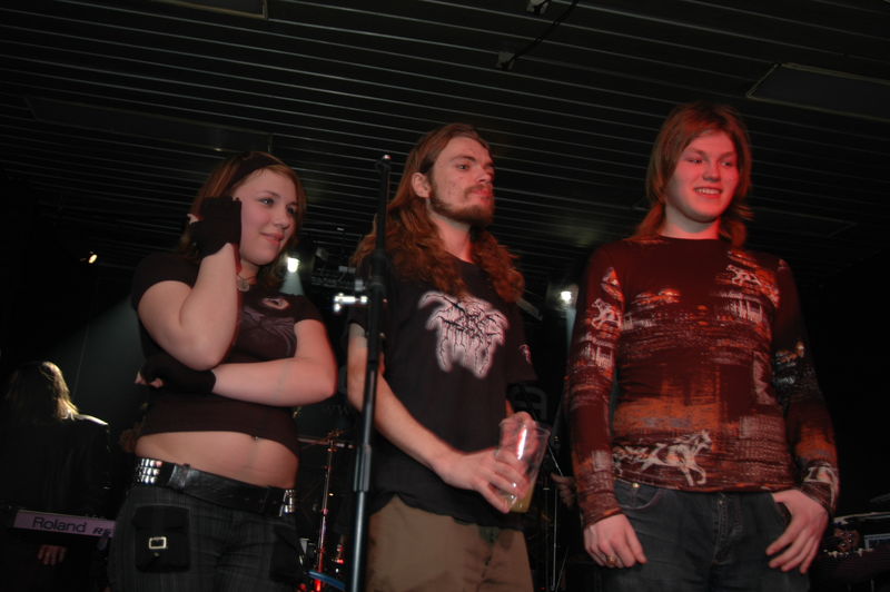 Фотографии -> Концерты -> Танцы Теней IV в клубе Арктика (8 апреля 2006) ->  Конкурсы -> Конкурсы - 002