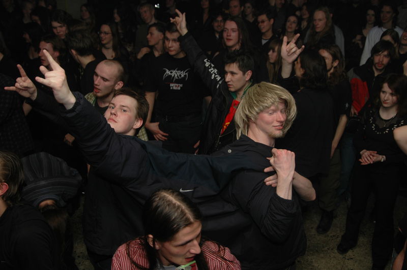 Фотографии -> Концерты -> Танцы Теней IV в клубе Арктика (8 апреля 2006) ->  Люди на концерте -> Люди на концерте - 022