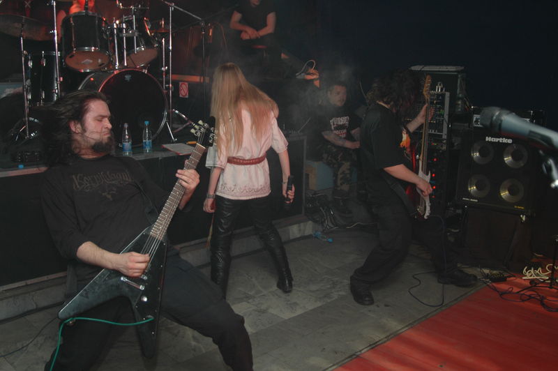 Фотографии -> Концерты -> Folk Metal Fest VIII в клубе Арктика (15 апреля 2006) ->  Аркона -> Аркона - 025