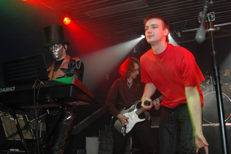 Фотографии -> Концерты -> День рождения группы TarakaN в клубе Арктика (16 апреля 2006) ->  TarakaN -> TarakaN - 007