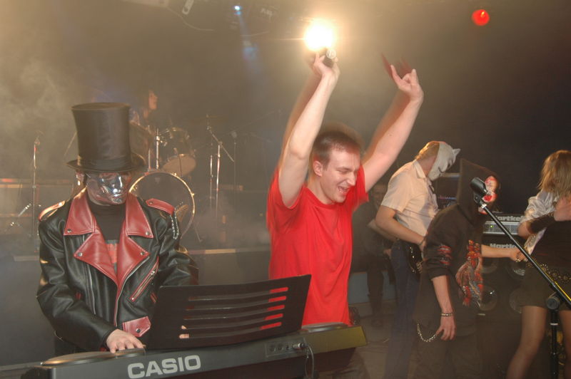 Фотографии -> Концерты -> День рождения группы TarakaN в клубе Арктика (16 апреля 2006) ->  TarakaN -> TarakaN - 030