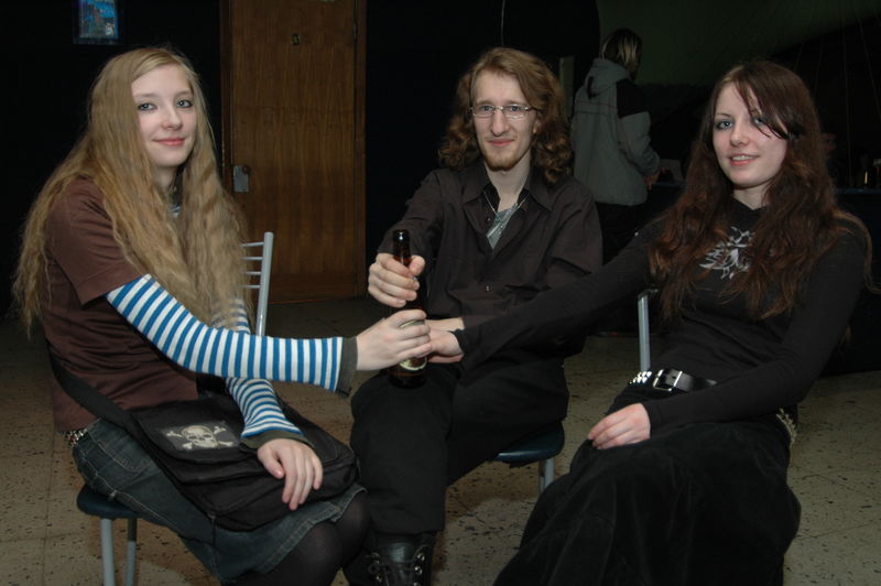Фотографии -> Концерты -> День рождения группы TarakaN в клубе Арктика (16 апреля 2006) ->  Люди на концерте -> Люди на концерте - 012