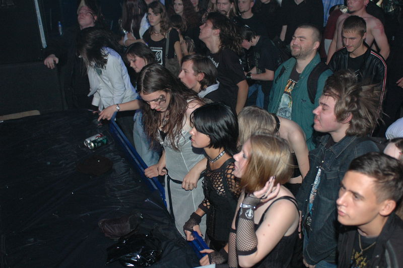 Фотографии -> Концерты -> Презентация альбома Sacrament в клубе Арктика (9 сентября 2006) ->  Люди на концерте -> Люди на концерте - 004