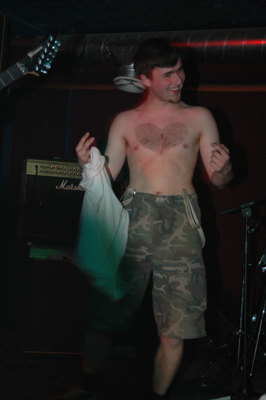 Фотографии -> Концерты -> Концерт в клубе Легенда (10 марта 2006) ->  Anal Tracktor -> Anal Tracktor - 020