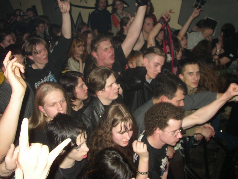 Фотографии -> Концерты -> Концерт в клубе Орландина (21 марта 2004) ->  Люди на концерте -> Люди на концерте - 001