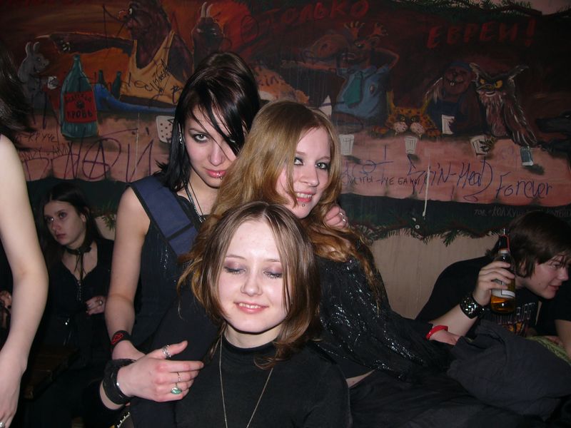 Фотографии -> Концерты -> Вальпургиева ночь в клубе Орландина (30 апреля / 1 мая 2004) ->  Люди на концерте -> Люди на концерте - 003