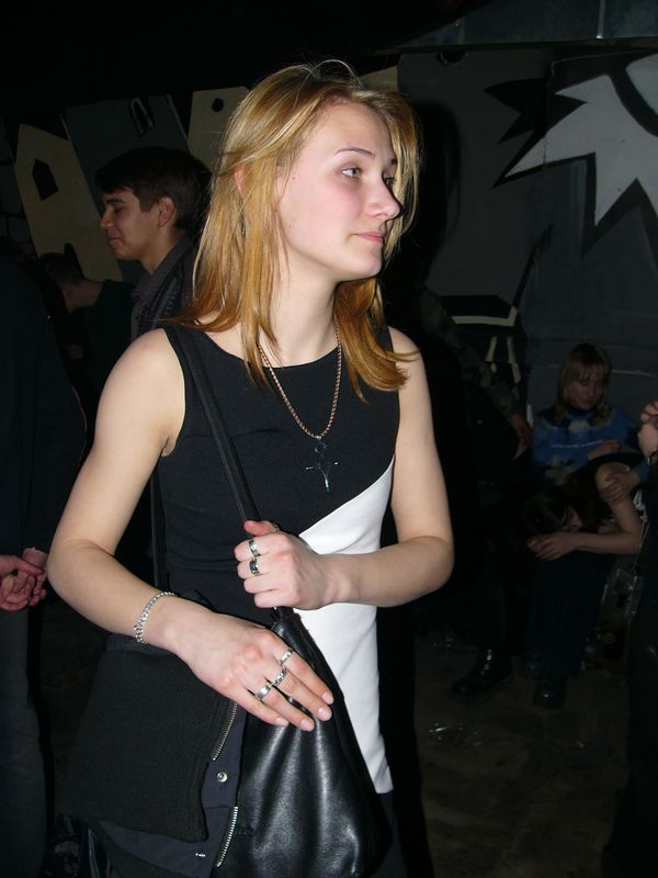 Фотографии -> Концерты -> Вальпургиева ночь в клубе Орландина (30 апреля / 1 мая 2004) ->  Люди на концерте -> Люди на концерте - 020