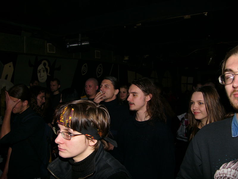 Фотографии -> Концерты -> Концерт в клубе Орландина (25 декабря 2004) ->  Люди на концерте -> Люди на концерте - 007