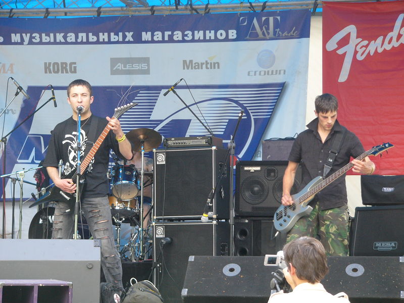 Фотографии -> Концерты -> Rock Palace Open Air в Пушкине (24 июля 2005) ->  Empire Of Crimes -> Empire Of Crimes - 008