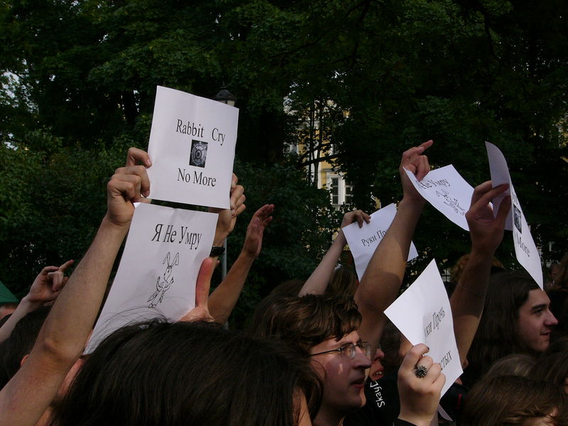 Фотографии -> Концерты -> Rock Palace Open Air в Пушкине (24 июля 2005) ->  Atomica -> Atomica - Митинг против аццких казней кроликов