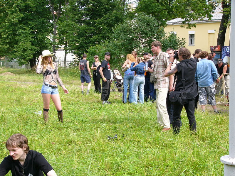Фотографии -> Концерты -> Rock Palace Open Air в Пушкине (24 июля 2005) ->  Люди на концерте -> Люди на концерте - Начало фотосессии