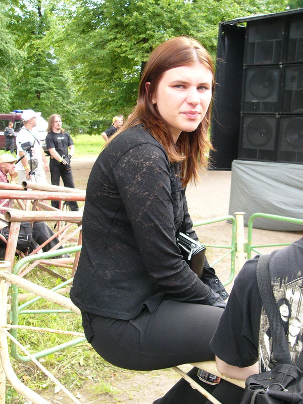 Фотографии -> Концерты -> Rock Palace Open Air в Пушкине (24 июля 2005) ->  Люди на концерте -> Люди на концерте - 025