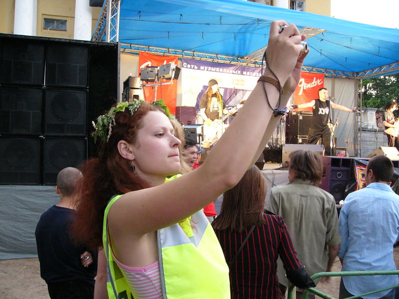 Фотографии -> Концерты -> Rock Palace Open Air в Пушкине (24 июля 2005) ->  Люди на концерте -> Люди на концерте - 066