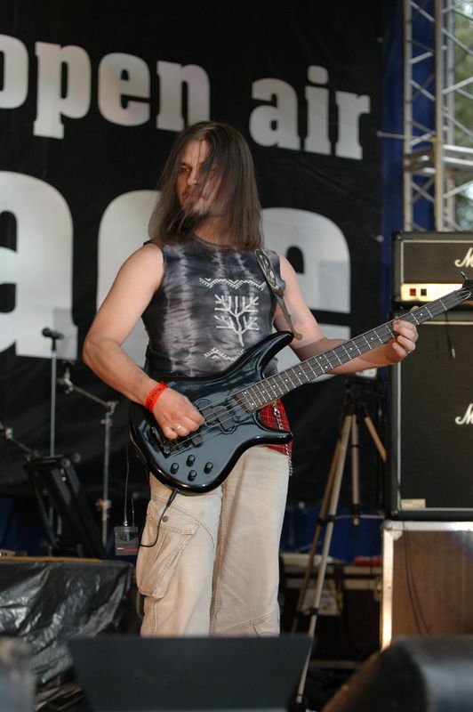 Фотографии -> Концерты -> Rock Palace Open Air II в Пушкине (29 июля 2006) ->  Тролль Гнёт Ель -> Тролль Гнёт Ель - 006