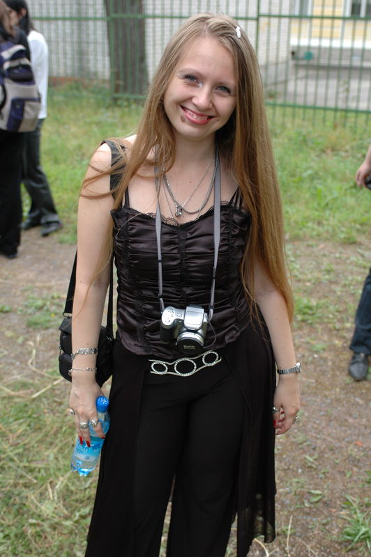 Фотографии -> Концерты -> Rock Palace Open Air II в Пушкине (29 июля 2006) ->  Люди на концерте -> Люди на концерте - 002