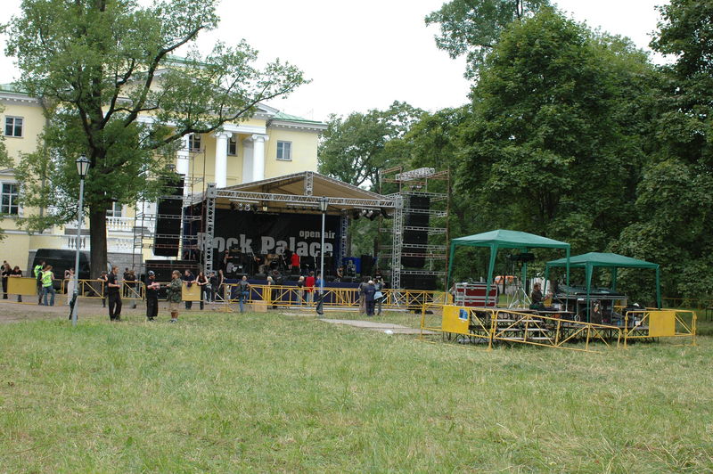 Фотографии -> Концерты -> Rock Palace Open Air II в Пушкине (29 июля 2006) ->  Люди на концерте -> Люди на концерте - 003