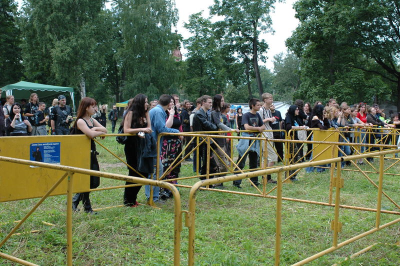 Фотографии -> Концерты -> Rock Palace Open Air II в Пушкине (29 июля 2006) ->  Люди на концерте -> Люди на концерте - 009