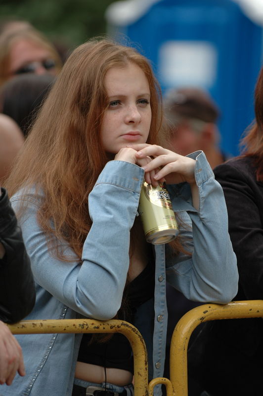 Фотографии -> Концерты -> Rock Palace Open Air II в Пушкине (29 июля 2006) ->  Люди на концерте -> Люди на концерте - 035