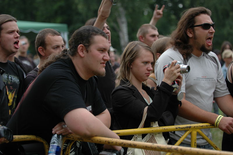 Фотографии -> Концерты -> Rock Palace Open Air II в Пушкине (29 июля 2006) ->  Люди на концерте -> Люди на концерте - 042