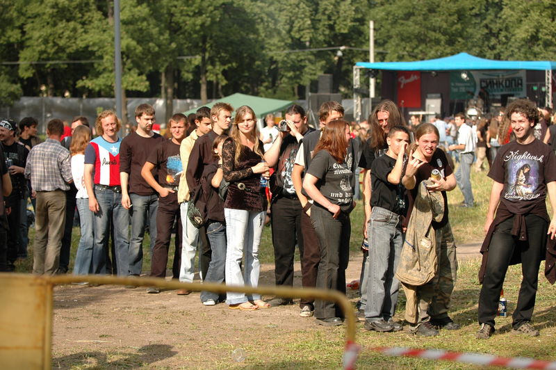 Фотографии -> Концерты -> Rock Palace Open Air II в Пушкине (29 июля 2006) ->  Люди на концерте -> Люди на концерте - 053