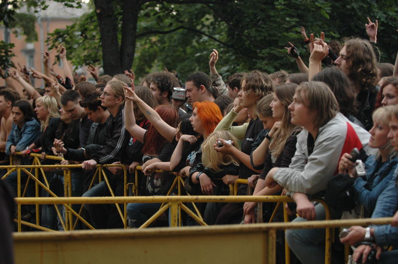 Фотографии -> Концерты -> Rock Palace Open Air II в Пушкине (29 июля 2006) ->  Люди на концерте -> Люди на концерте - 112