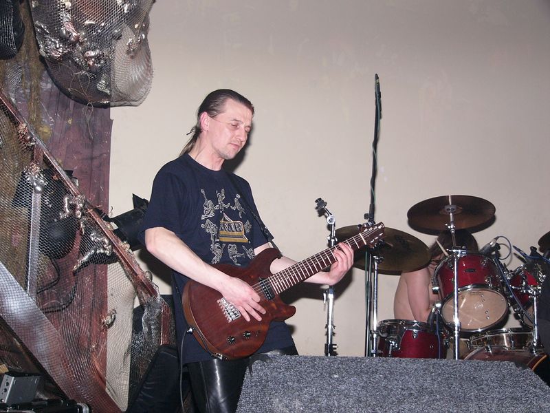 Фотографии -> Концерты -> Концерт в клубе Старый дом (21 мая 2004) ->  Кома -> Кома - 024