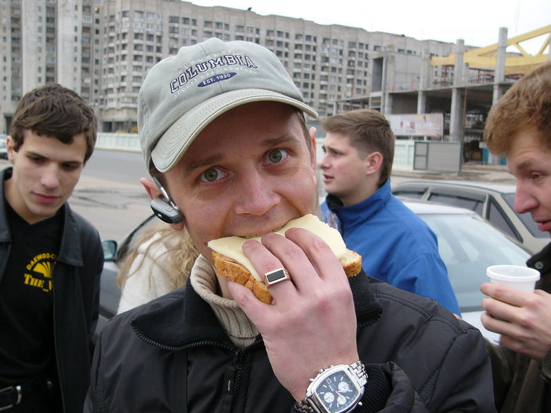 Фотографии -> Встречи -> Шеви-Дэу клуб ->  Встреча у Прибалтийской 05.05.2005 -> Встреча у Прибалтийской 05.05.2005 - Самый голодный