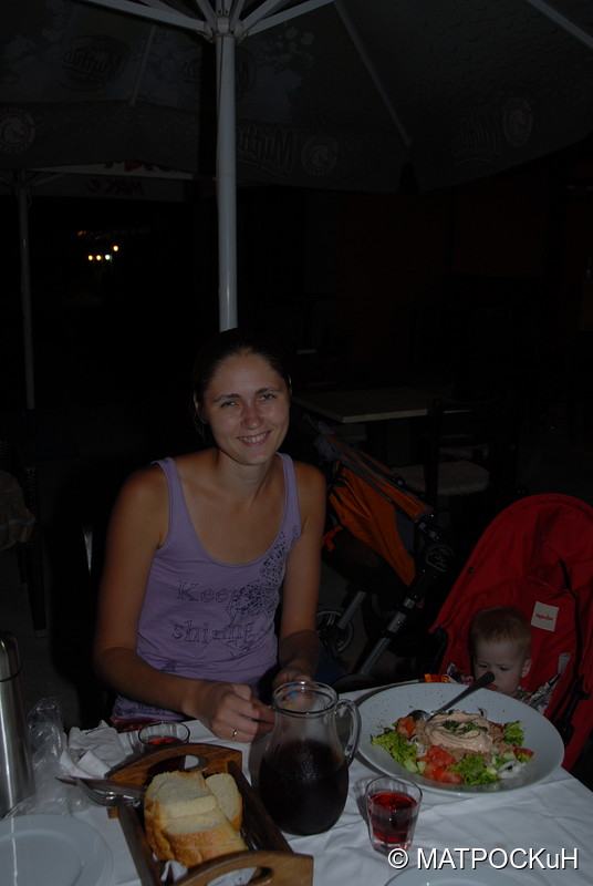 Фотографии -> Поездки -> Отпуск на Крите (24 августа - 18 сентября 2013) ->  В ресторане Кума -> В ресторане Кума - 002