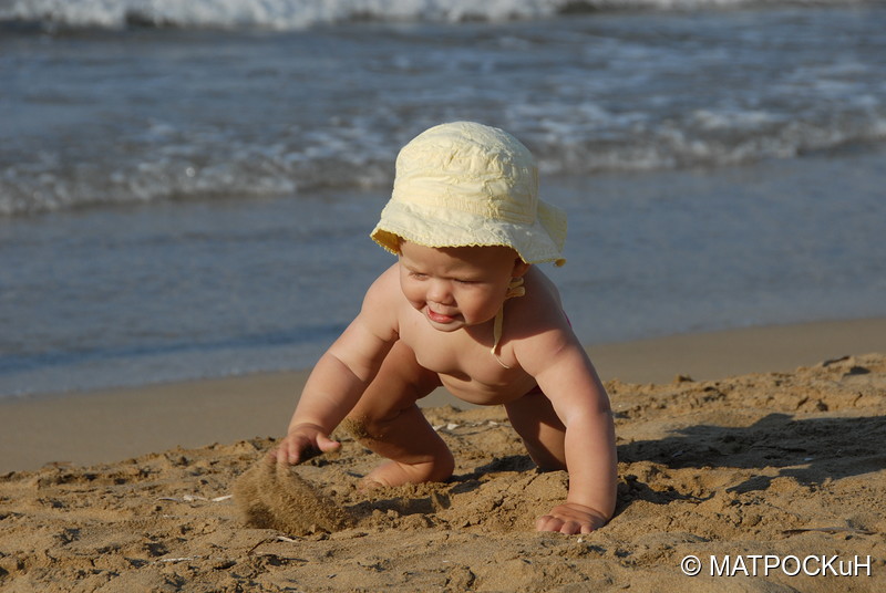 Фотографии -> Поездки -> Отпуск на Крите (24 августа - 18 сентября 2013) ->  На пляже -> На пляже - 004