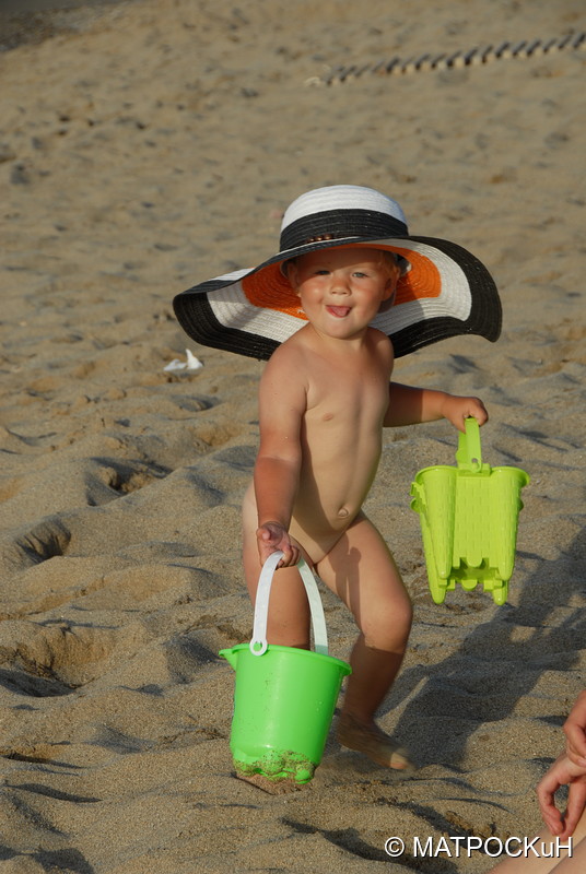 Фотографии -> Поездки -> Отпуск на Крите (17 августа - 7 сентября 2014) ->  На пляже -> На пляже - 008