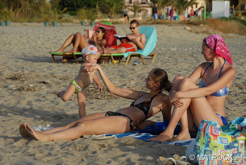 Фотографии -> Поездки -> Отпуск на Крите (17 августа - 7 сентября 2014) ->  На пляже -> На пляже - 009