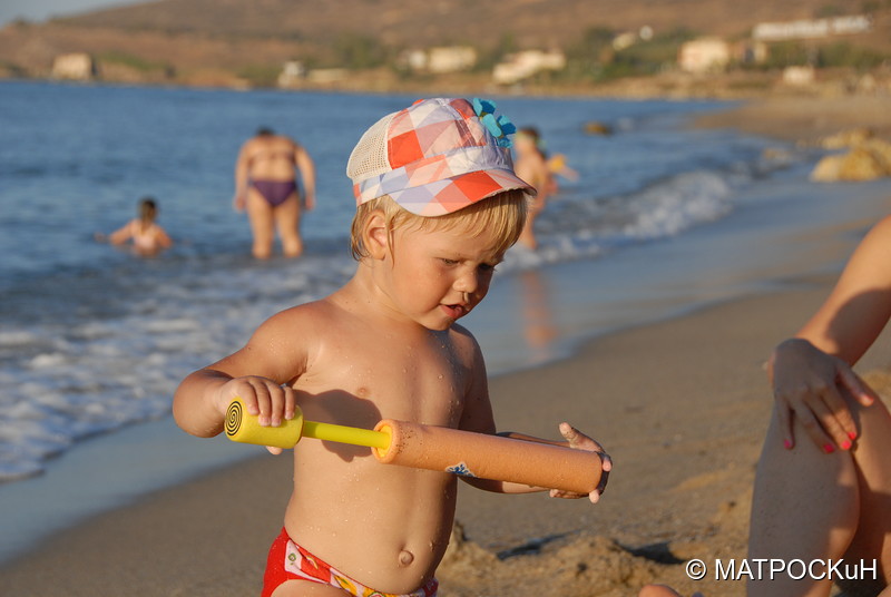 Фотографии -> Поездки -> Отпуск на Крите (17 августа - 7 сентября 2014) ->  На пляже -> На пляже - 020