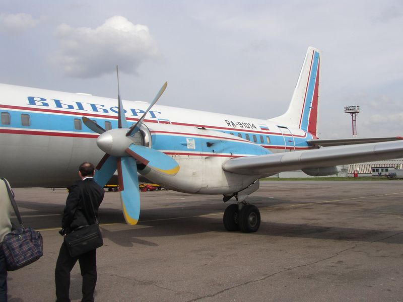 Фотографии -> Поездки ->  Поездка в Мурманск (20-22 мая 2003) -> Поездка в Мурманск (20-22 мая 2003) - Ил-114 RA-91014