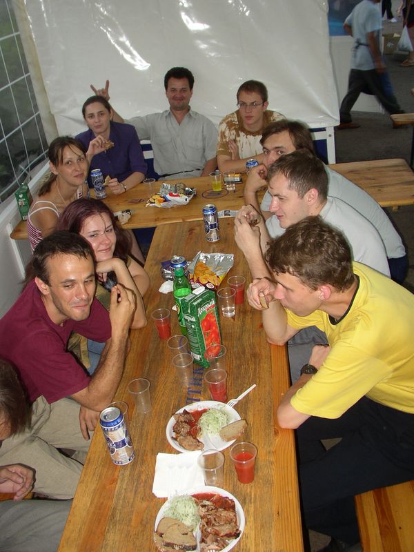 Фотографии -> Поездки -> Поездка в Нижний Новгород и Уфу (4-8 августа 2003) ->  IRC Party. День второй. Проводы (7 августа 2003) -> IRC Party. День второй. Проводы (7 августа 2003) - 005