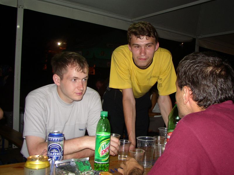 Фотографии -> Поездки -> Поездка в Нижний Новгород и Уфу (4-8 августа 2003) ->  IRC Party. День второй. Проводы (7 августа 2003) -> IRC Party. День второй. Проводы (7 августа 2003) - 013
