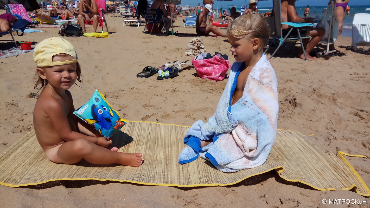Фотографии -> Поездки -> Отпуск в Испании (15-30 июля и 2-16 сентября 2017) ->  На пляже -> На пляже - 036