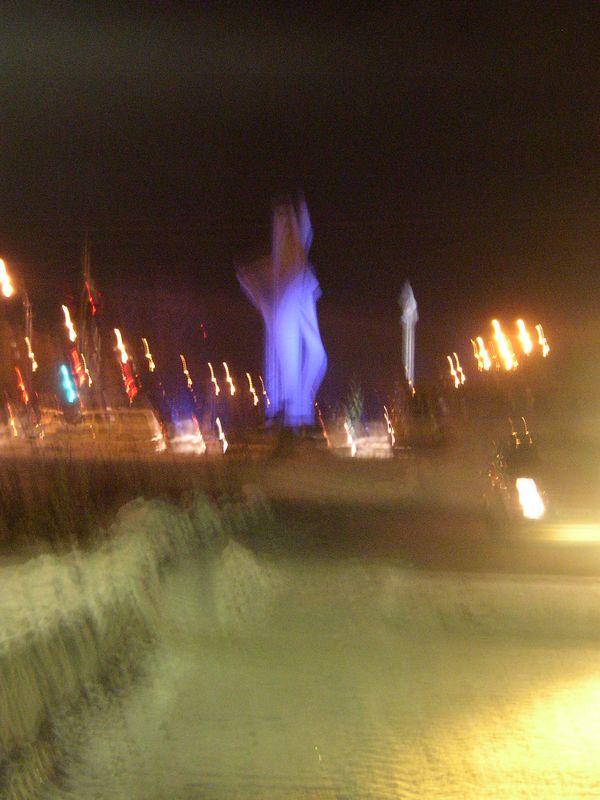 Фотографии -> Поездки ->  4-я поездка в Сургут (17-19 ноября 2003) -> 4-я поездка в Сургут (17-19 ноября 2003) - Чудеса советского пост...изма ночью